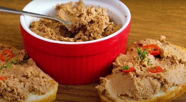 How to make homemade chicken liver pâté: a creamy recipe using all-natural ingredients. Perfect for a delicious spread!