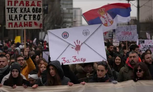 Масові протести в Сербії: тисячі людей вийшли на вулиці через трагедію на вокзалі.